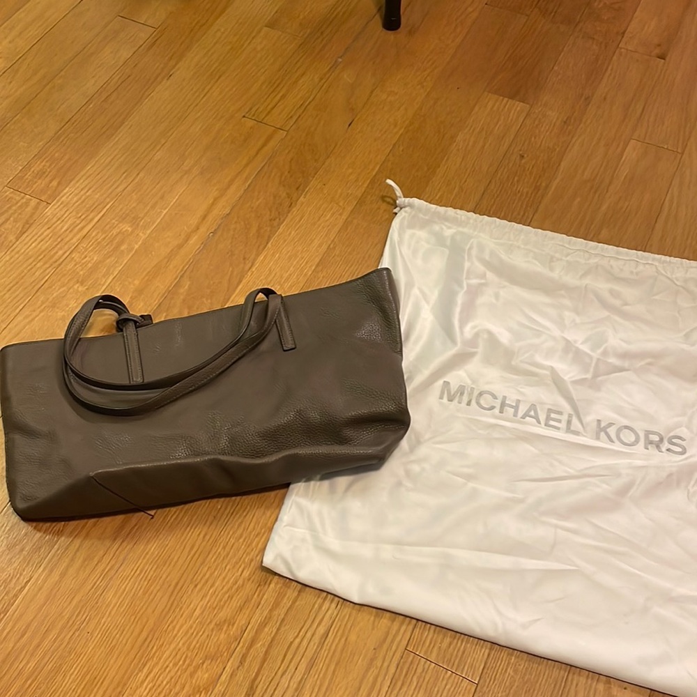Michael Kors tote with dust bag included!!